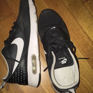 Nike air max tavas black and white